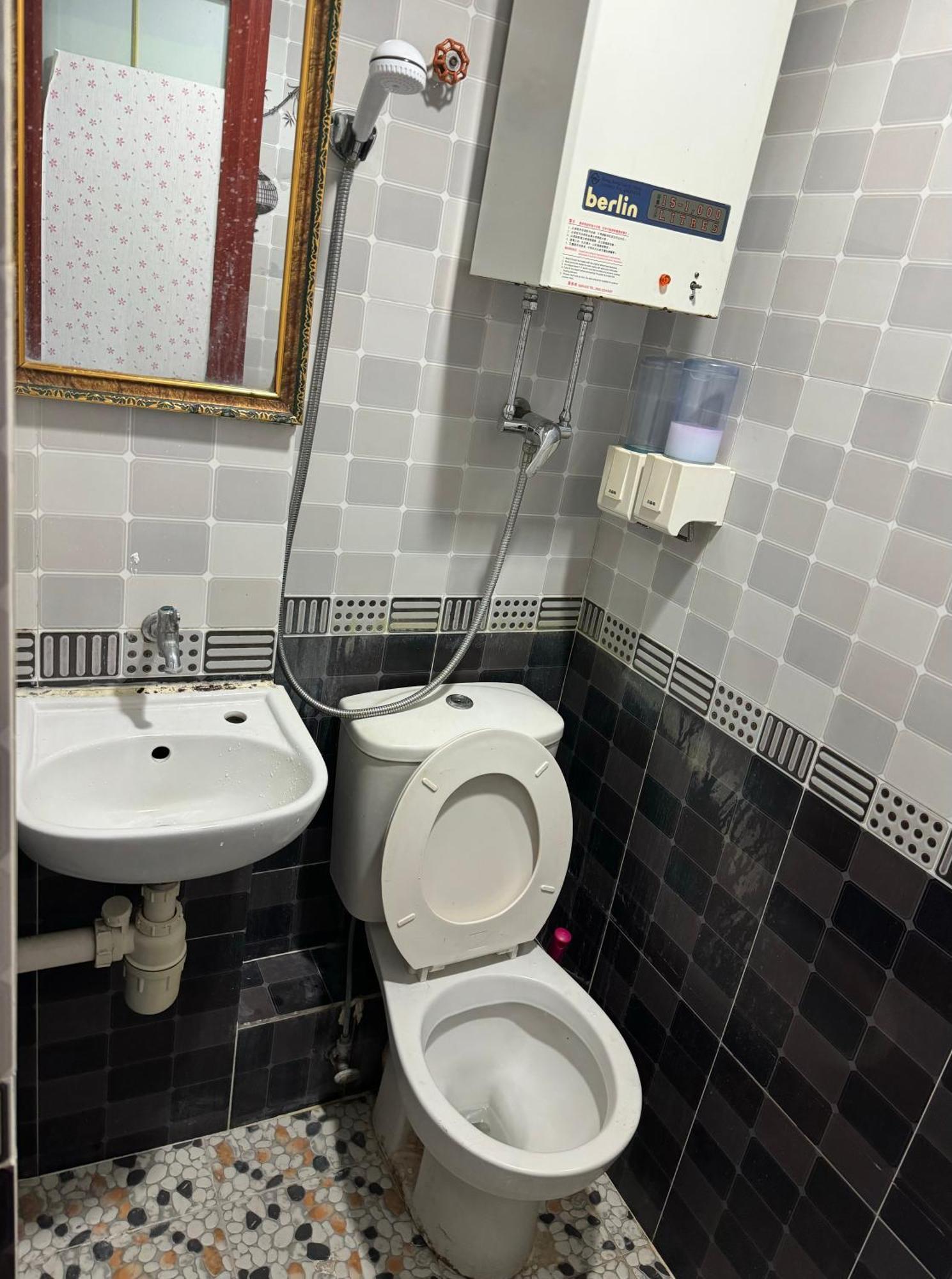 Om Guest House Гонконг Экстерьер фото